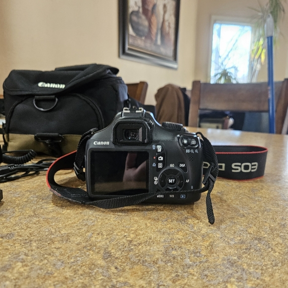Canon Rebel EOS T3 bundle - Picture 3 of 7